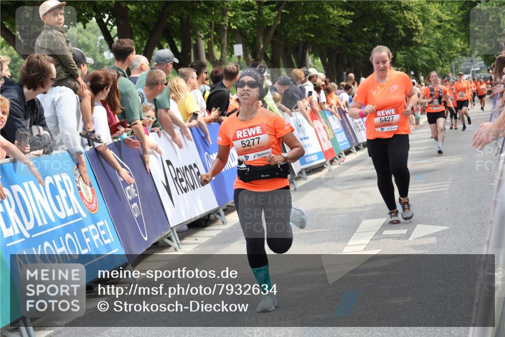 15.06.2025 - REWE Women's Run Strokosch-Dieckow http://msf.ph/oto/7932634 15.06.2025 11:04:09 Ziel 5277, 5377, 5404, 5417, 5427, 5429, 5430, 5524 meine-sportfotos.de