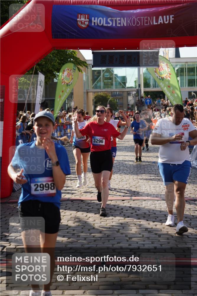 13.06.2025 - Holstenköstenlauf Felixshl http://msf.ph/oto/7932651 13.06.2025 18:02:10 Laufen 2010, 2013, 2410, 2994, 2998, 3090, 3095, 3161, 3296, 3578, 3606, 3630, 3927 meine-sportfotos.de
