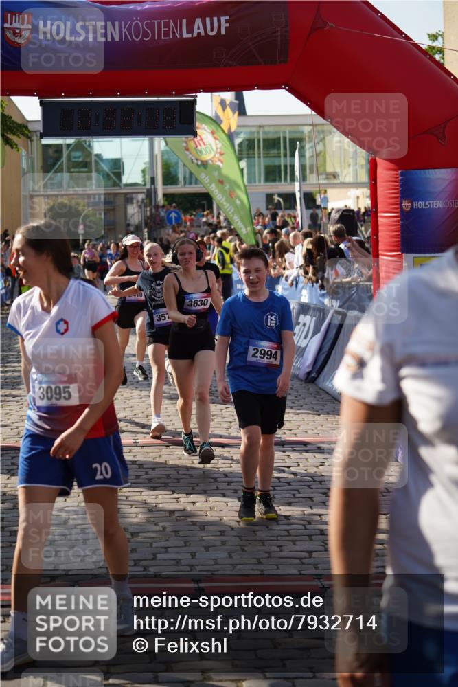 13.06.2025 - Holstenköstenlauf Felixshl http://msf.ph/oto/7932714 13.06.2025 18:02:14 Laufen 2009, 2010, 2013, 2410, 2449, 2502, 2994, 3090, 3095, 3296, 3578, 3606, 3630, 3927 meine-sportfotos.de
