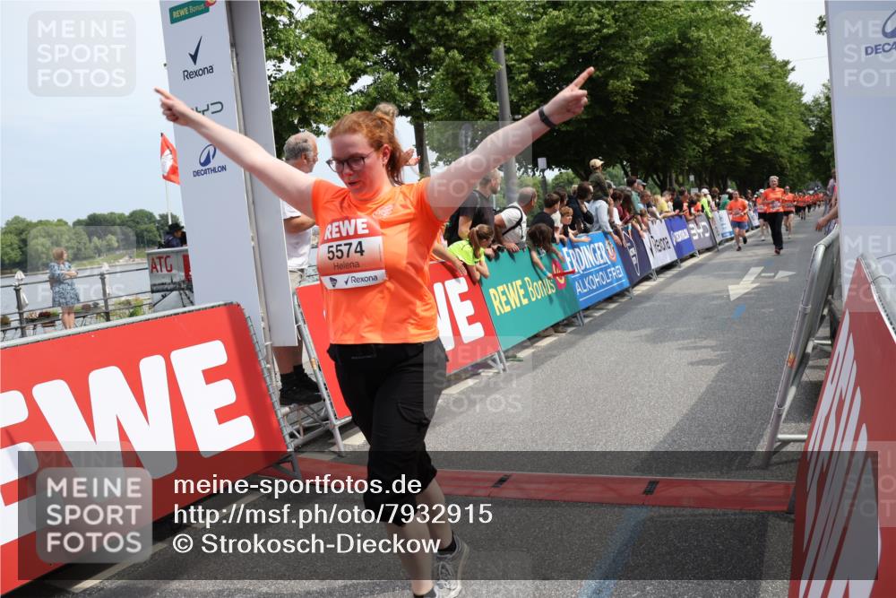 15.06.2025 - REWE Women's Run Strokosch-Dieckow http://msf.ph/oto/7932915 15.06.2025 11:05:04 Ziel 5020, 5021, 5184, 5301, 5458, 5459, 5574, 5596 meine-sportfotos.de