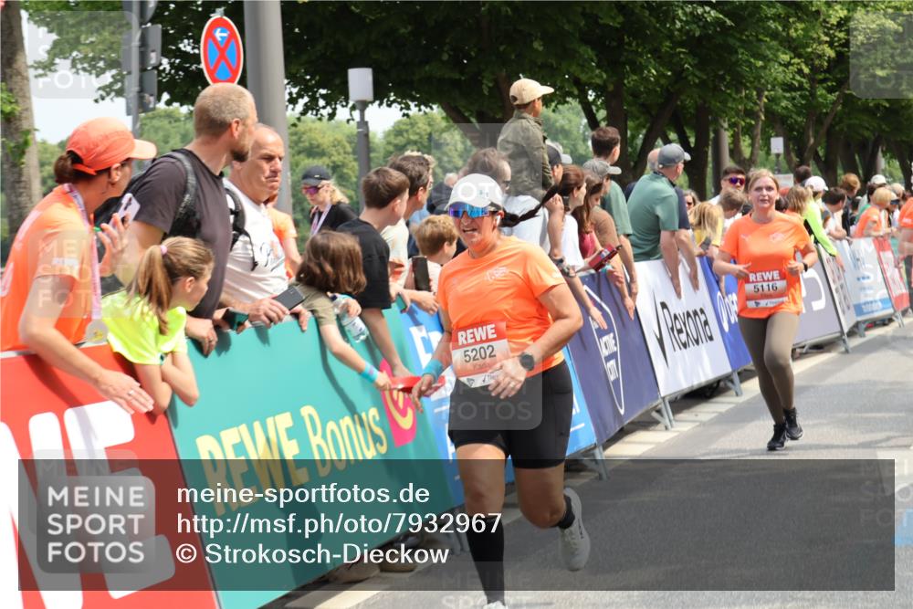 15.06.2025 - REWE Women's Run Strokosch-Dieckow http://msf.ph/oto/7932967 15.06.2025 11:05:16 Ziel 5116, 5183, 5184, 5202, 5224, 5301, 5321, 5346, 5347, 5596, 5639 meine-sportfotos.de