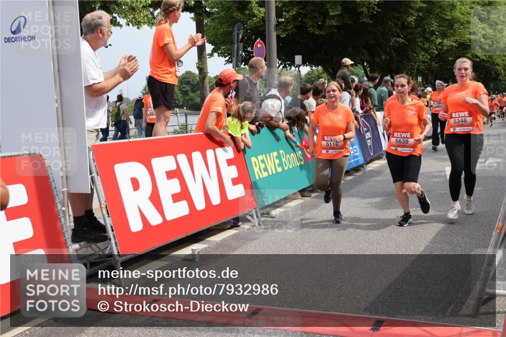 15.06.2025 - REWE Women's Run Strokosch-Dieckow http://msf.ph/oto/7932986 15.06.2025 11:05:17 Ziel 5116, 5183, 5184, 5202, 5224, 5301, 5321, 5346, 5347, 5639 meine-sportfotos.de
