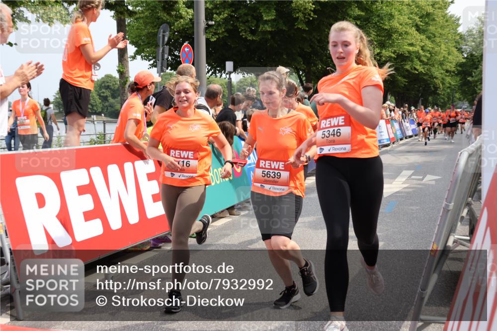 15.06.2025 - REWE Women's Run Strokosch-Dieckow http://msf.ph/oto/7932992 15.06.2025 11:05:18 Ziel 5116, 5183, 5202, 5224, 5321, 5346, 5347, 5639 meine-sportfotos.de