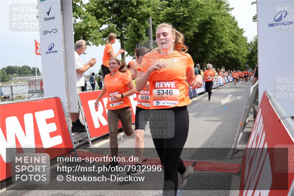 15.06.2025 - REWE Women's Run Strokosch-Dieckow http://msf.ph/oto/7932996 15.06.2025 11:05:18 Ziel 5116, 5183, 5202, 5224, 5321, 5346, 5347, 5639 meine-sportfotos.de