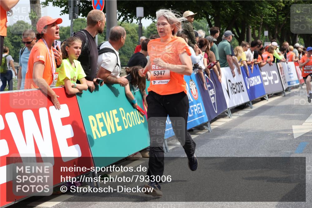 15.06.2025 - REWE Women's Run Strokosch-Dieckow http://msf.ph/oto/7933006 15.06.2025 11:05:20 Ziel 5116, 5202, 5223, 5224, 5321, 5346, 5347, 5639, 5690 meine-sportfotos.de