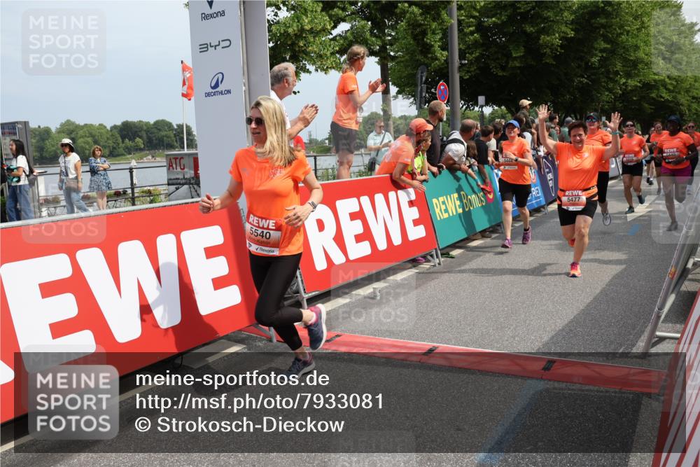 15.06.2025 - REWE Women's Run Strokosch-Dieckow http://msf.ph/oto/7933081 15.06.2025 11:05:30 Ziel 5089, 5103, 5216, 5223, 5275, 5401, 5431, 5439, 5440, 5444, 5477, 5518, 5540, 5544, 5557, 5646, 5690 meine-sportfotos.de