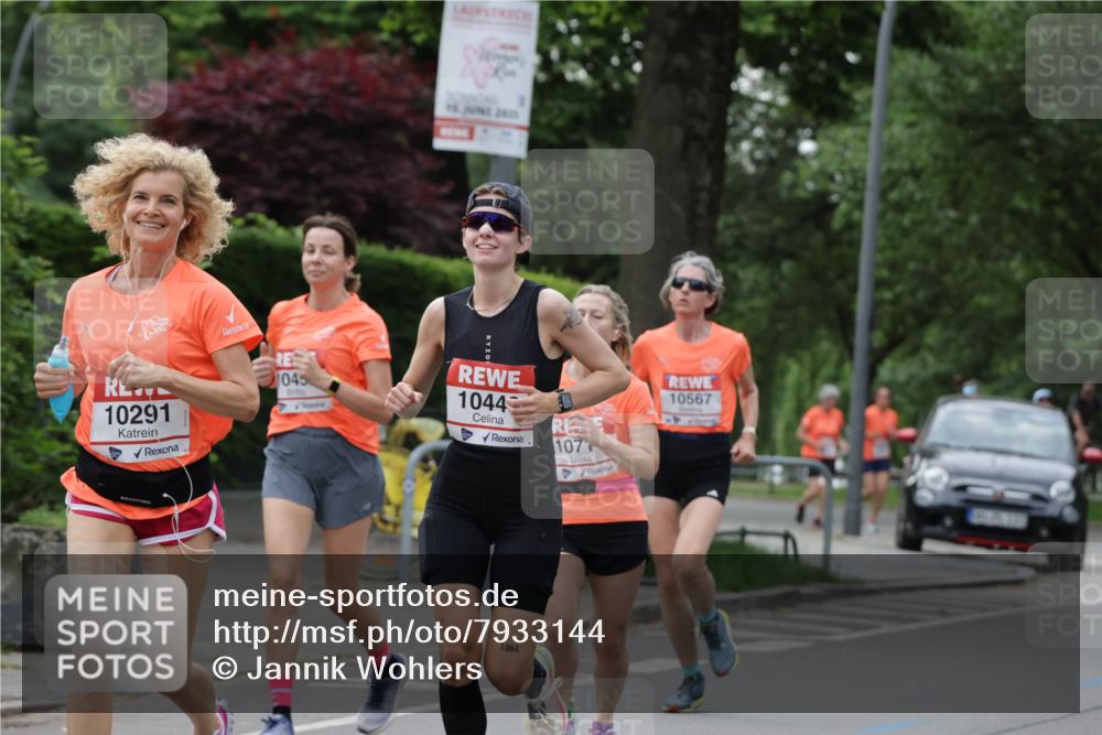 15.06.2025 - REWE Women's Run Jannik Wohlers http://msf.ph/oto/7933144 15.06.2025 08:24:12 Laufen 10291, 15, 2825, 1045, 1044, 107, 1964, 10567 meine-sportfotos.de