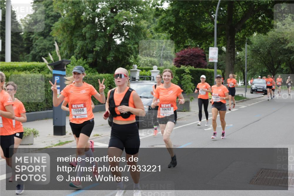 15.06.2025 - REWE Women's Run Jannik Wohlers http://msf.ph/oto/7933221 15.06.2025 08:24:43 Laufen 10566, 10692, 10113, 10203 meine-sportfotos.de