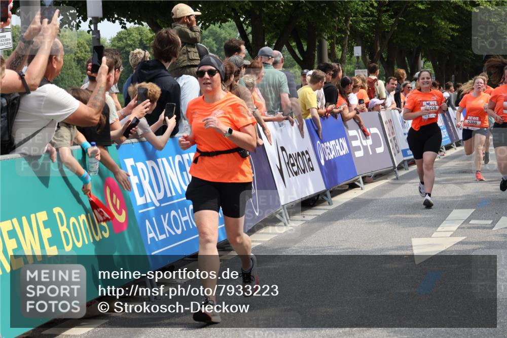 15.06.2025 - REWE Women's Run Strokosch-Dieckow http://msf.ph/oto/7933223 15.06.2025 11:05:45 Ziel 5028, 5146, 5284, 5344, 5387, 5388, 5472, 5604, 5668 meine-sportfotos.de
