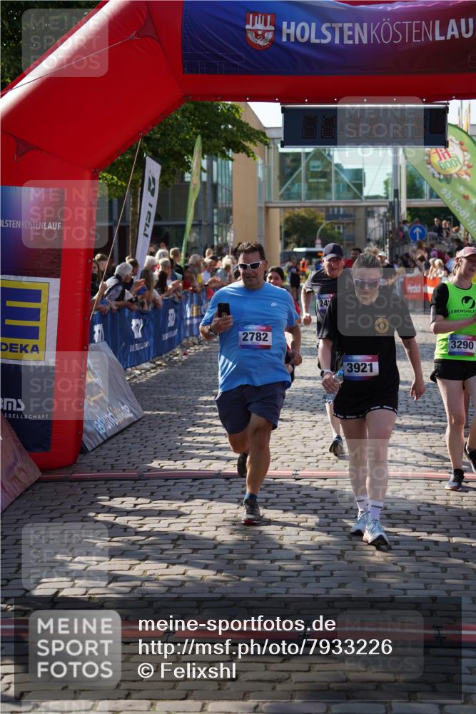 13.06.2025 - Holstenköstenlauf Felixshl http://msf.ph/oto/7933226 13.06.2025 18:02:51 Laufen 2484, 2562, 2782, 2975, 3018, 3257, 3290, 3295, 3610, 3664, 3665, 3817, 3921, 3977 meine-sportfotos.de