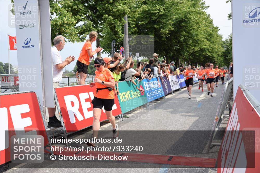 15.06.2025 - REWE Women's Run Strokosch-Dieckow http://msf.ph/oto/7933240 15.06.2025 11:05:47 Ziel 5005, 5028, 5146, 5284, 5387, 5388, 5472, 5668 meine-sportfotos.de