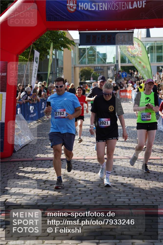 13.06.2025 - Holstenköstenlauf Felixshl http://msf.ph/oto/7933246 13.06.2025 18:02:51 Laufen 2484, 2562, 2782, 2975, 3018, 3257, 3290, 3295, 3610, 3664, 3665, 3817, 3921, 3977 meine-sportfotos.de