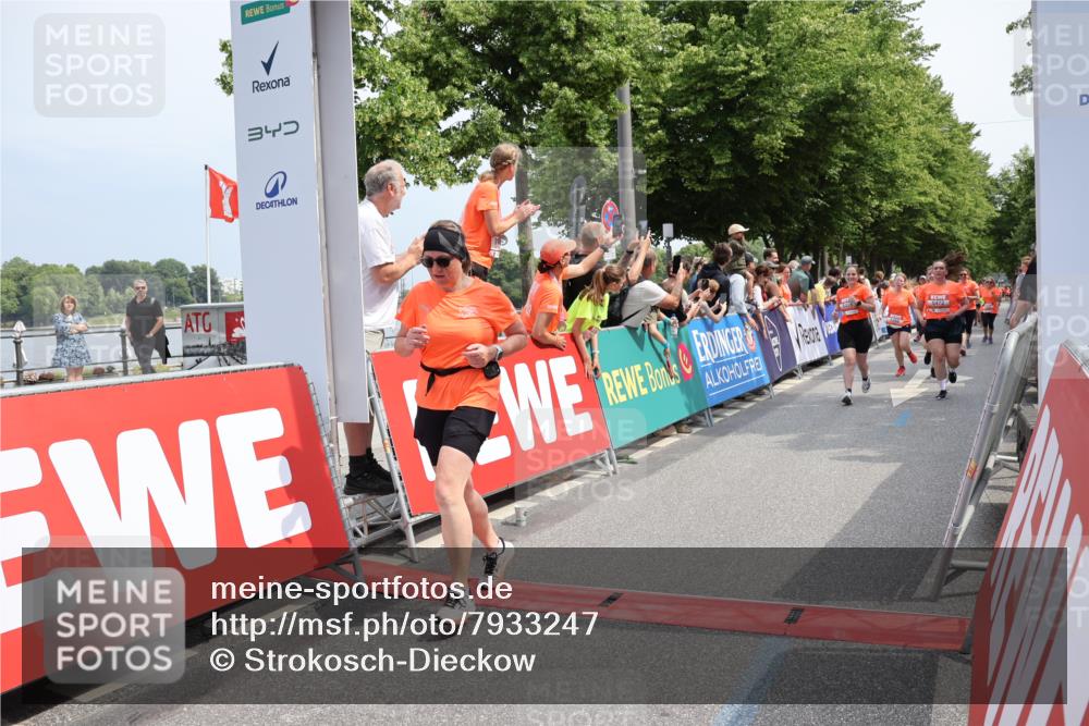 15.06.2025 - REWE Women's Run Strokosch-Dieckow http://msf.ph/oto/7933247 15.06.2025 11:05:47 Ziel 5005, 5028, 5146, 5284, 5387, 5388, 5472, 5668 meine-sportfotos.de