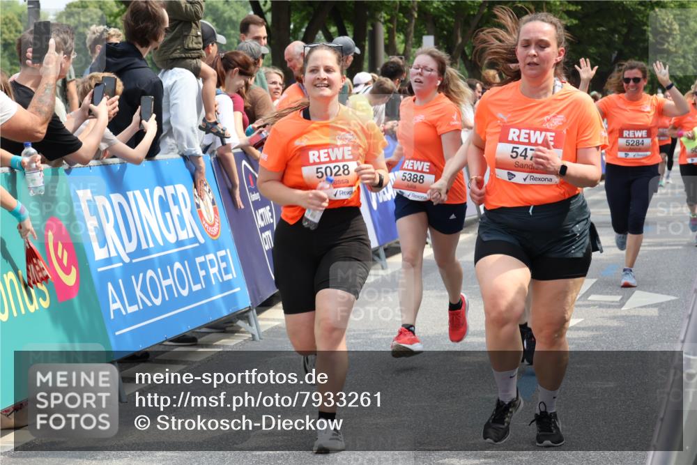 15.06.2025 - REWE Women's Run Strokosch-Dieckow http://msf.ph/oto/7933261 15.06.2025 11:05:48 Ziel 5005, 5028, 5146, 5284, 5387, 5388, 5472, 5668 meine-sportfotos.de