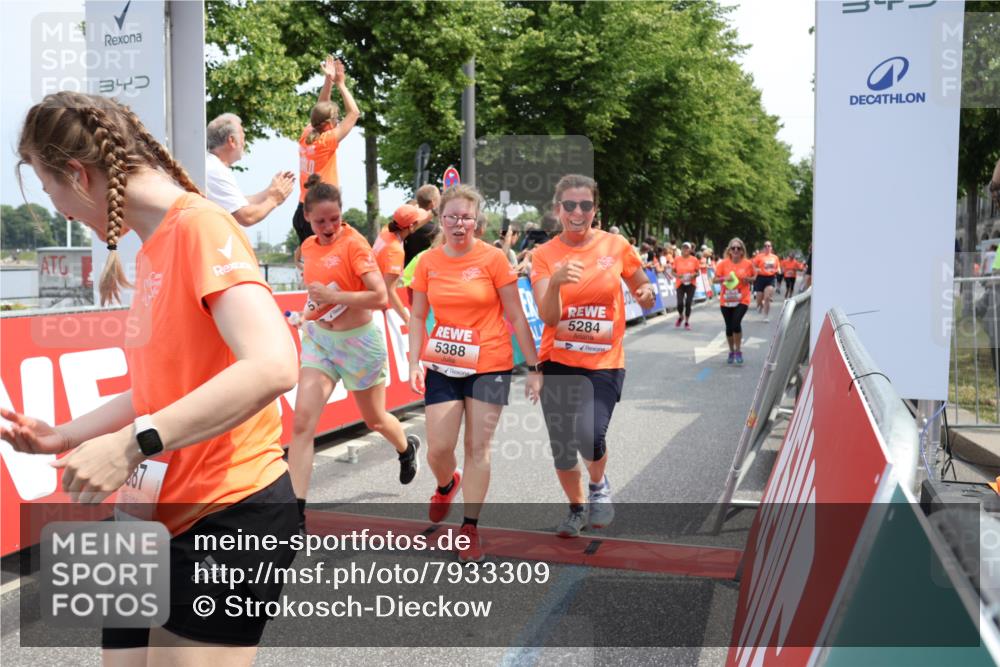 15.06.2025 - REWE Women's Run Strokosch-Dieckow http://msf.ph/oto/7933309 15.06.2025 11:05:51 Ziel 5005, 5028, 5146, 5195, 5284, 5387, 5388, 5472, 5553, 5668 meine-sportfotos.de