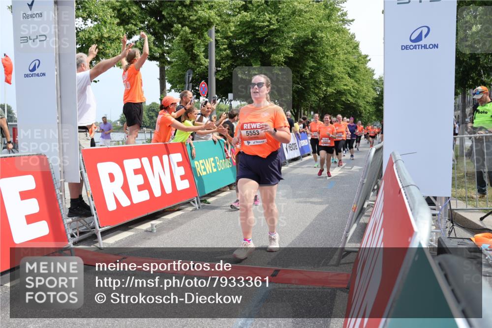 15.06.2025 - REWE Women's Run Strokosch-Dieckow http://msf.ph/oto/7933361 15.06.2025 11:05:56 Ziel 5005, 5028, 5146, 5195, 5212, 5261, 5265, 5284, 5285, 5298, 5387, 5388, 5468, 5472, 5530, 5553, 5559, 5636 meine-sportfotos.de