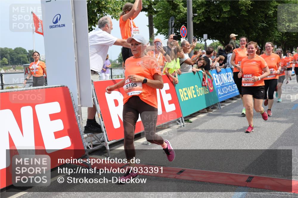 15.06.2025 - REWE Women's Run Strokosch-Dieckow http://msf.ph/oto/7933391 15.06.2025 11:05:57 Ziel 5005, 5146, 5195, 5212, 5261, 5265, 5284, 5285, 5298, 5387, 5388, 5468, 5530, 5553, 5559, 5636 meine-sportfotos.de