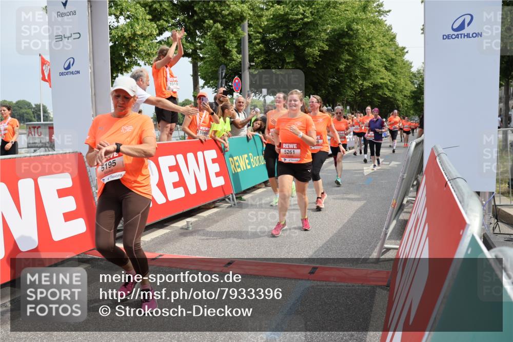 15.06.2025 - REWE Women's Run Strokosch-Dieckow http://msf.ph/oto/7933396 15.06.2025 11:05:58 Ziel 5005, 5146, 5195, 5212, 5261, 5265, 5270, 5284, 5285, 5298, 5388, 5450, 5468, 5530, 5553, 5559, 5636 meine-sportfotos.de