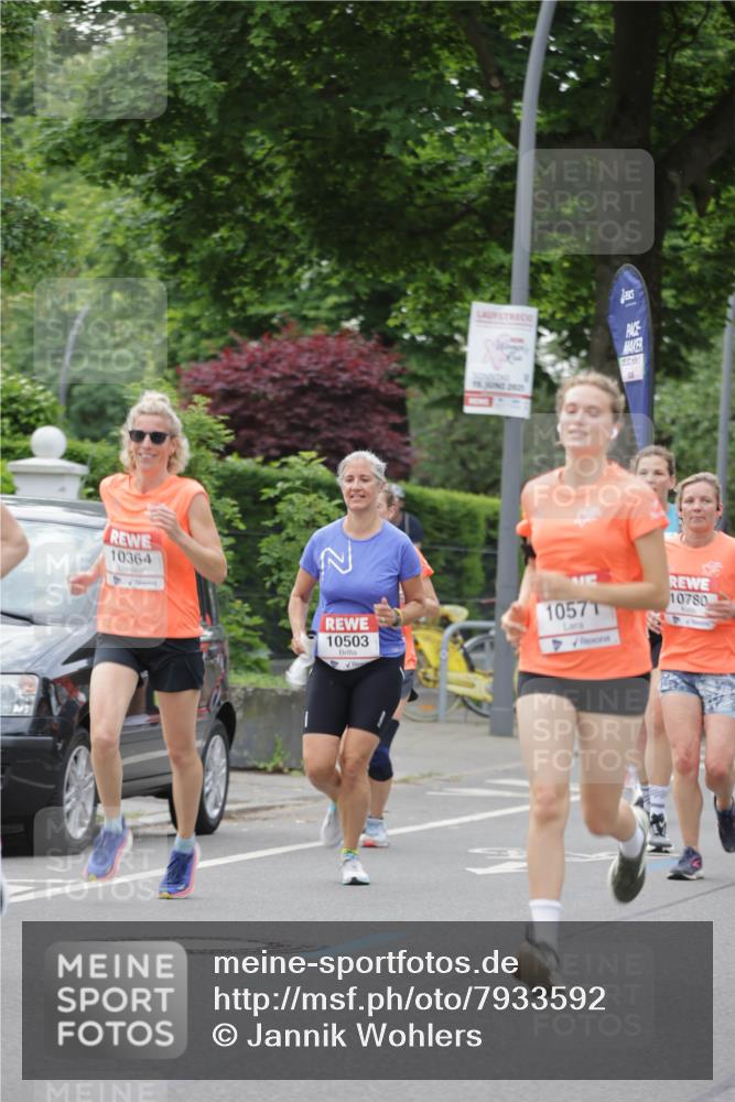 15.06.2025 - REWE Women's Run Jannik Wohlers http://msf.ph/oto/7933592 15.06.2025 08:25:19 Laufen 10364, 2, 10503, 10571, 10780 meine-sportfotos.de