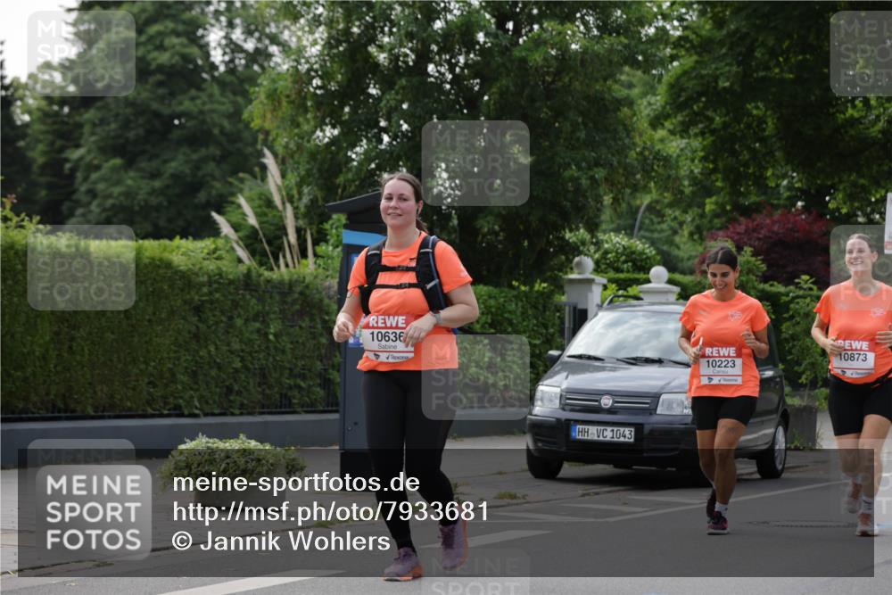 15.06.2025 - REWE Women's Run Jannik Wohlers http://msf.ph/oto/7933681 15.06.2025 08:33:57 Laufen 10636, 1043, 10223, 10873 meine-sportfotos.de