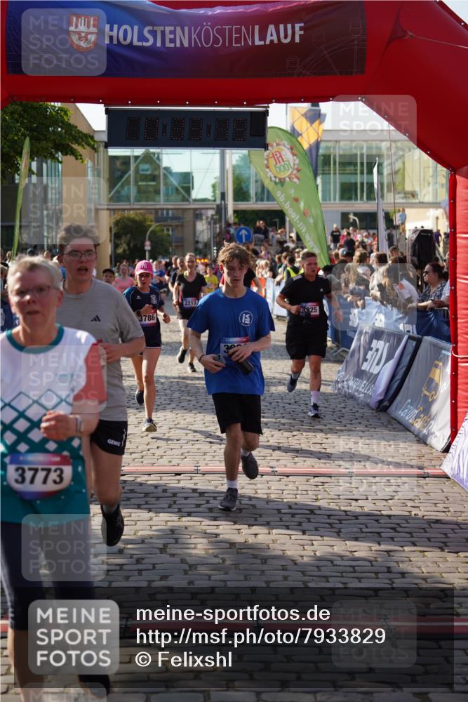 13.06.2025 - Holstenköstenlauf Felixshl http://msf.ph/oto/7933829 13.06.2025 18:03:20 Laufen 2073, 2213, 2214, 2358, 2442, 2978, 3031, 3294, 3769, 3773, 3786, 3806, 3864, 3925, 3983 meine-sportfotos.de