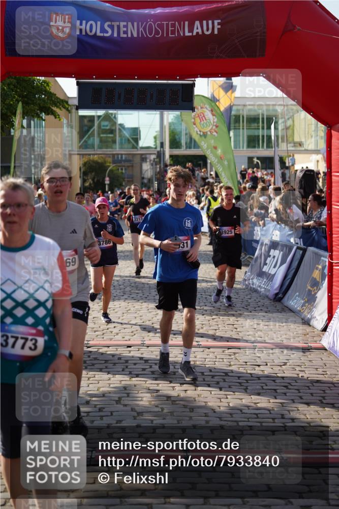 13.06.2025 - Holstenköstenlauf Felixshl http://msf.ph/oto/7933840 13.06.2025 18:03:20 Laufen 2073, 2213, 2214, 2358, 2442, 2978, 3031, 3294, 3769, 3773, 3786, 3806, 3864, 3925, 3983 meine-sportfotos.de