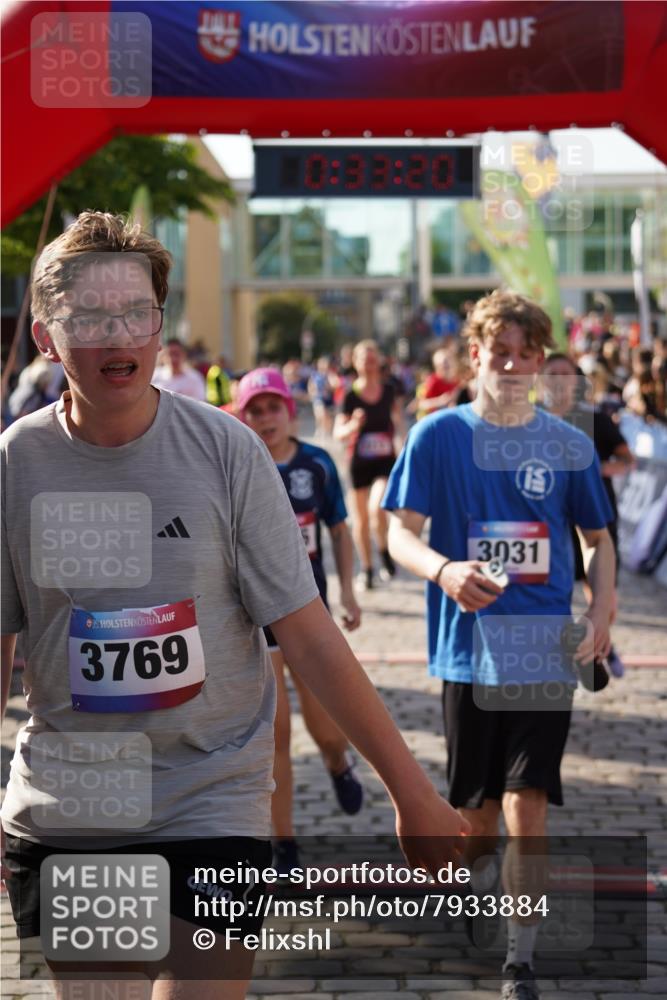 13.06.2025 - Holstenköstenlauf Felixshl http://msf.ph/oto/7933884 13.06.2025 18:03:22 Laufen 2073, 2213, 2214, 2358, 2442, 2978, 3031, 3294, 3769, 3773, 3779, 3786, 3806, 3864, 3925, 3983 meine-sportfotos.de