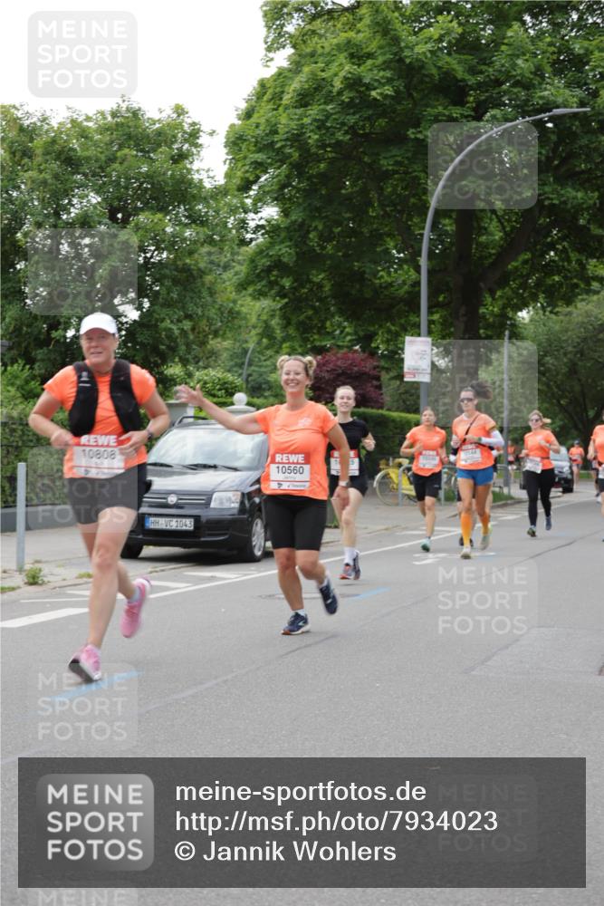 15.06.2025 - REWE Women's Run Jannik Wohlers http://msf.ph/oto/7934023 15.06.2025 08:25:31 Laufen 10808, 1043, 10289, 10560 meine-sportfotos.de