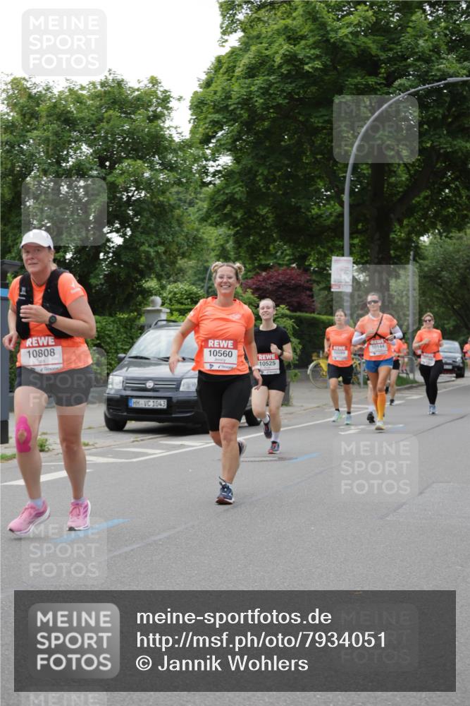 15.06.2025 - REWE Women's Run Jannik Wohlers http://msf.ph/oto/7934051 15.06.2025 08:25:31 Laufen 10808, 1043, 10560, 10144, 10289, 10525 meine-sportfotos.de