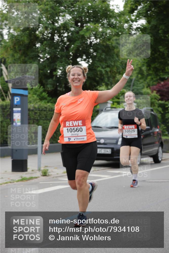 15.06.2025 - REWE Women's Run Jannik Wohlers http://msf.ph/oto/7934108 15.06.2025 08:25:32 Laufen 10560, 1043, 10525 meine-sportfotos.de