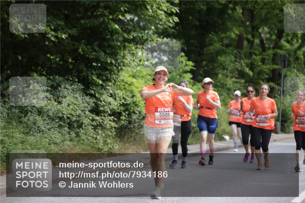 15.06.2025 - REWE Women's Run Jannik Wohlers http://msf.ph/oto/7934186 15.06.2025 10:12:06 Laufen 5509, 6181, 5683, 5564 meine-sportfotos.de