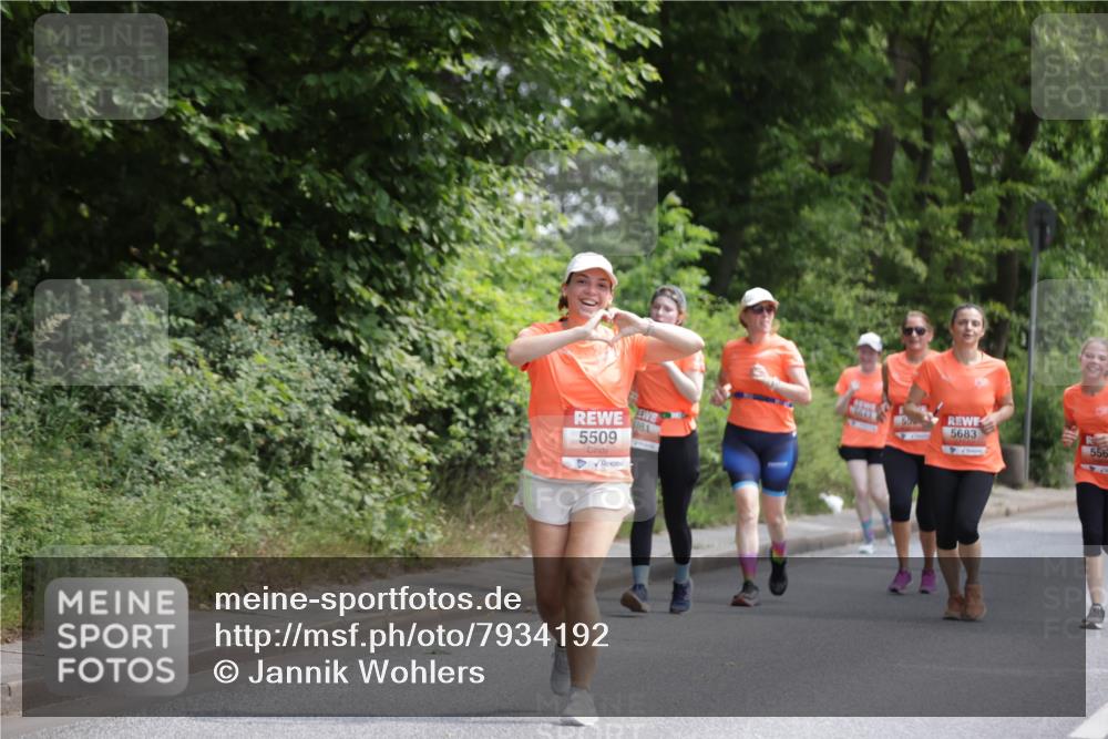 15.06.2025 - REWE Women's Run Jannik Wohlers http://msf.ph/oto/7934192 15.06.2025 10:12:07 Laufen 5509, 6181, 5683, 556 meine-sportfotos.de