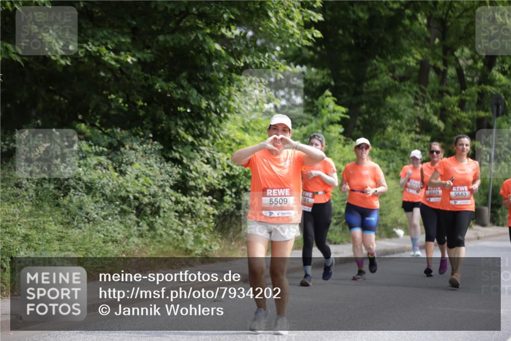 15.06.2025 - REWE Women's Run Jannik Wohlers http://msf.ph/oto/7934202 15.06.2025 10:12:07 Laufen 5509, 181, 6629, 5683, 4 meine-sportfotos.de