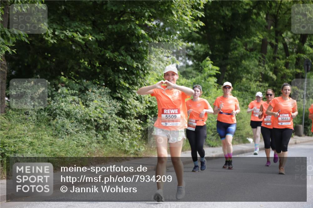 15.06.2025 - REWE Women's Run Jannik Wohlers http://msf.ph/oto/7934209 15.06.2025 10:12:07 Laufen 5509, 5181, 552, 5683 meine-sportfotos.de