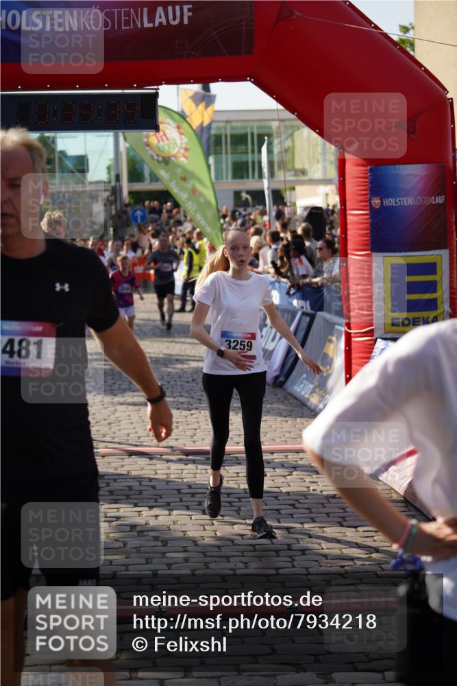 13.06.2025 - Holstenköstenlauf Felixshl http://msf.ph/oto/7934218 13.06.2025 18:03:40 Laufen 2481, 2633, 2666, 2711, 2849, 2857, 2909, 2985, 3092, 3097, 3147, 3202, 3204, 3259, 3263, 3598, 3799, 3834, 3902, 3903, 3920, 3964 meine-sportfotos.de