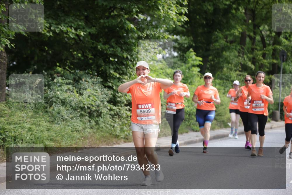 15.06.2025 - REWE Women's Run Jannik Wohlers http://msf.ph/oto/7934233 15.06.2025 10:12:07 Laufen 5509, 5683, 5181 meine-sportfotos.de