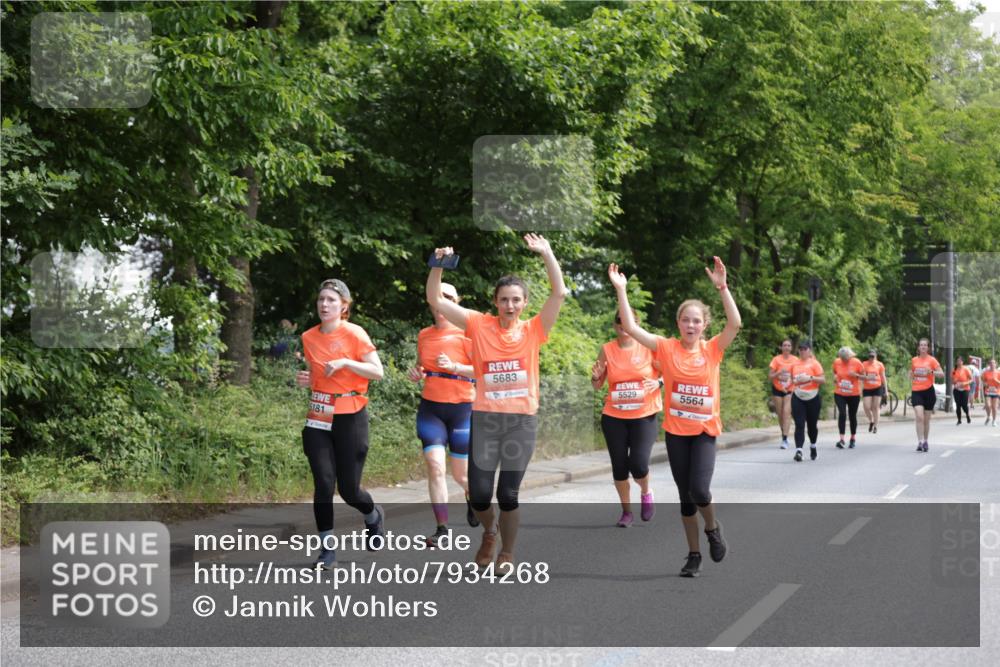 15.06.2025 - REWE Women's Run Jannik Wohlers http://msf.ph/oto/7934268 15.06.2025 10:12:10 Laufen 5683, 5529, 5564, 5181 meine-sportfotos.de