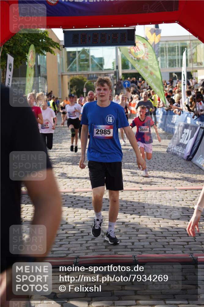 13.06.2025 - Holstenköstenlauf Felixshl http://msf.ph/oto/7934269 13.06.2025 18:03:42 Laufen 2017, 2481, 2633, 2666, 2711, 2849, 2857, 2859, 2909, 2946, 2985, 3091, 3092, 3097, 3147, 3202, 3204, 3259, 3263, 3598, 3799, 3834, 3902, 3903, 3920, 3964 meine-sportfotos.de