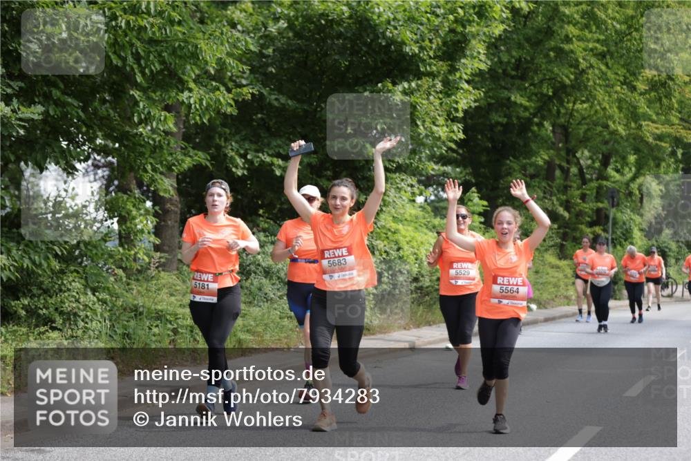 15.06.2025 - REWE Women's Run Jannik Wohlers http://msf.ph/oto/7934283 15.06.2025 10:12:11 Laufen 5529, 5181, 5683, 5564, 4976 meine-sportfotos.de