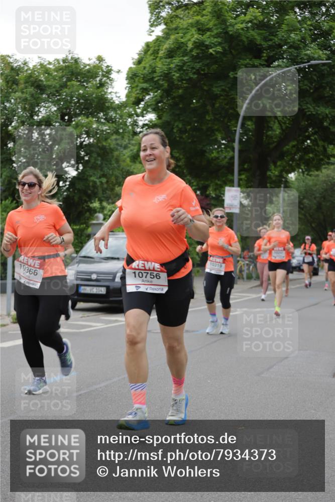 15.06.2025 - REWE Women's Run Jannik Wohlers http://msf.ph/oto/7934373 15.06.2025 08:25:36 Laufen 10366, 1043, 10756, 10319, 10241 meine-sportfotos.de