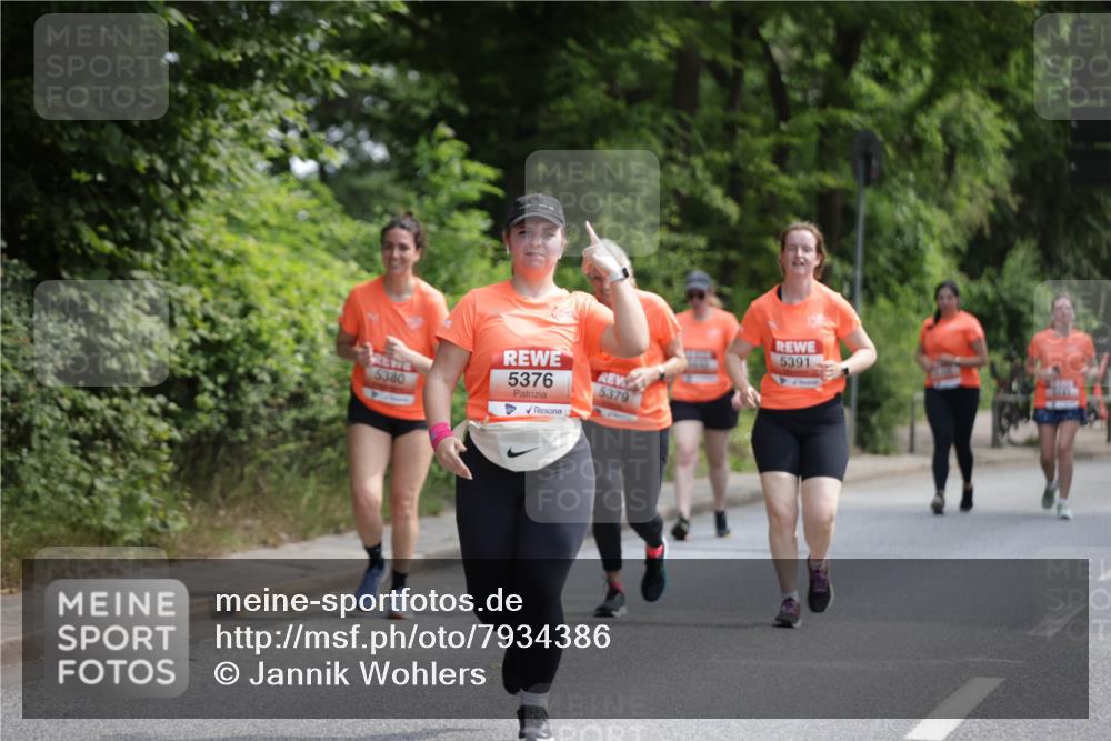 15.06.2025 - REWE Women's Run Jannik Wohlers http://msf.ph/oto/7934386 15.06.2025 10:12:17 Laufen 5380, 5376, 5379, 5391 meine-sportfotos.de