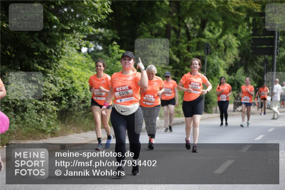 15.06.2025 - REWE Women's Run Jannik Wohlers http://msf.ph/oto/7934402 15.06.2025 10:12:18 Laufen 5380, 5376, 5379, 5391 meine-sportfotos.de