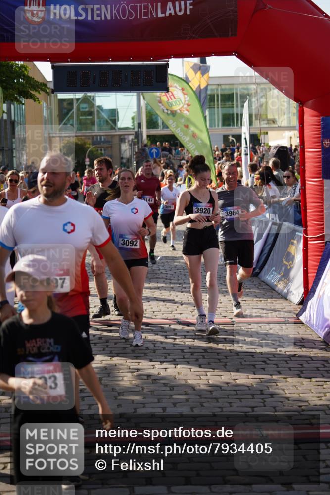 13.06.2025 - Holstenköstenlauf Felixshl http://msf.ph/oto/7934405 13.06.2025 18:03:45 Laufen 2017, 2633, 2666, 2711, 2857, 2859, 2886, 2946, 2985, 3091, 3092, 3097, 3147, 3202, 3204, 3263, 3596, 3598, 3611, 3612, 3799, 3837, 3902, 3903, 3920, 3964 meine-sportfotos.de