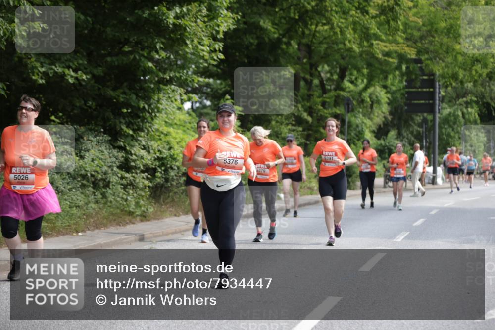 15.06.2025 - REWE Women's Run Jannik Wohlers http://msf.ph/oto/7934447 15.06.2025 10:12:18 Laufen 5026, 16807, 5376, 5379, 5391 meine-sportfotos.de