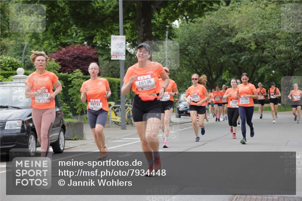 15.06.2025 - REWE Women's Run Jannik Wohlers http://msf.ph/oto/7934448 15.06.2025 08:25:40 Laufen 0272, 10733, 15, 2025, 10136, 693, 10775, 10795, 1024, 4 meine-sportfotos.de