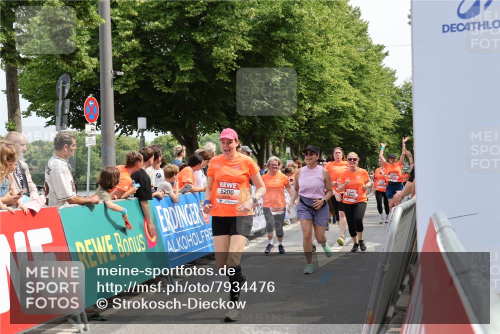 15.06.2025 - REWE Women's Run Strokosch-Dieckow http://msf.ph/oto/7934476 15.06.2025 11:07:39 Ziel 5014, 5016, 5052, 5092, 5109, 5144, 5200, 5278, 5358, 5479, 5548, 5560 meine-sportfotos.de