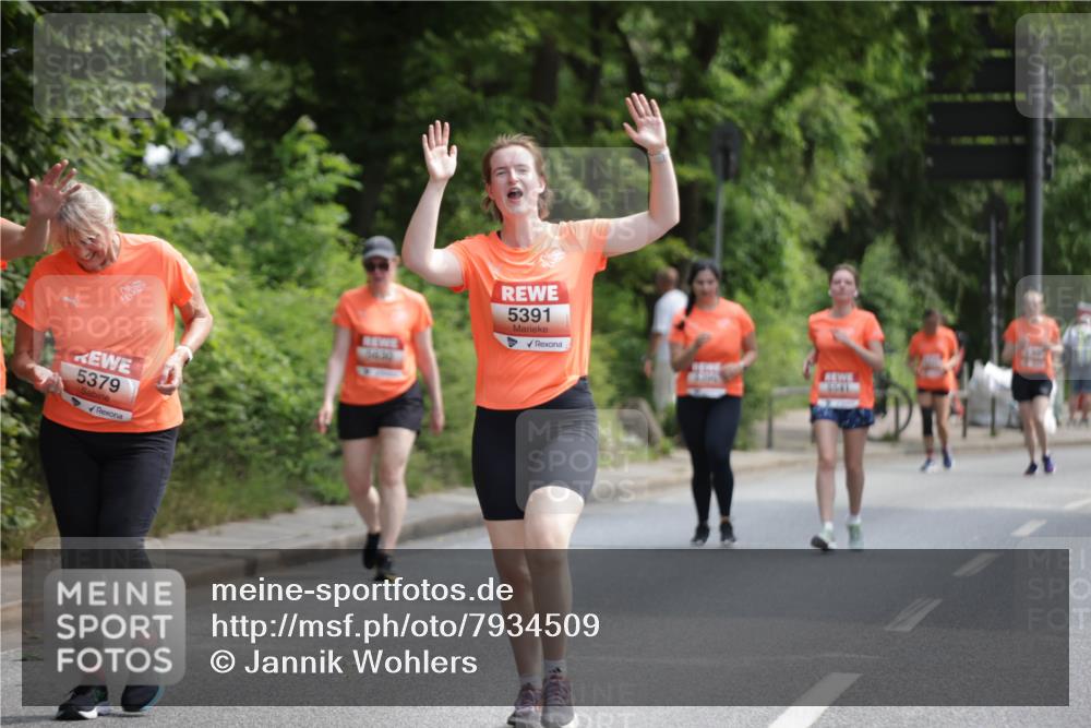 15.06.2025 - REWE Women's Run Jannik Wohlers http://msf.ph/oto/7934509 15.06.2025 10:12:20 Laufen 5379, 5391 meine-sportfotos.de