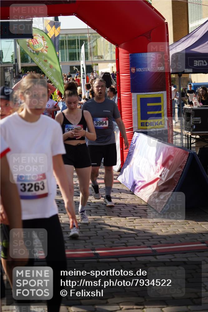 13.06.2025 - Holstenköstenlauf Felixshl http://msf.ph/oto/7934522 13.06.2025 18:03:47 Laufen 2017, 2633, 2666, 2711, 2832, 2833, 2857, 2859, 2886, 2946, 3091, 3092, 3097, 3147, 3202, 3204, 3263, 3596, 3598, 3611, 3612, 3799, 3837, 3902, 3903, 3920, 3964 meine-sportfotos.de