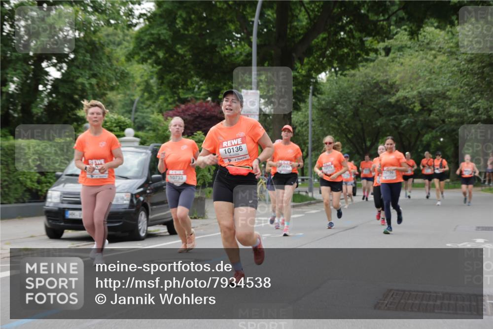 15.06.2025 - REWE Women's Run Jannik Wohlers http://msf.ph/oto/7934538 15.06.2025 08:25:41 Laufen 10733, 10136, 0693, 10775 meine-sportfotos.de