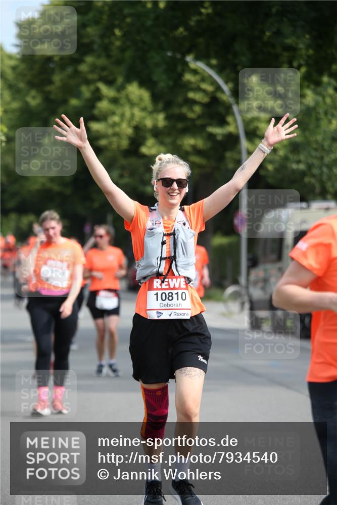 15.06.2025 - REWE Women's Run Jannik Wohlers http://msf.ph/oto/7934540 15.06.2025 09:52:13 Laufen 10810 meine-sportfotos.de